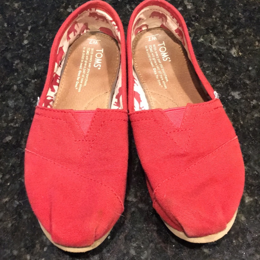 Toms